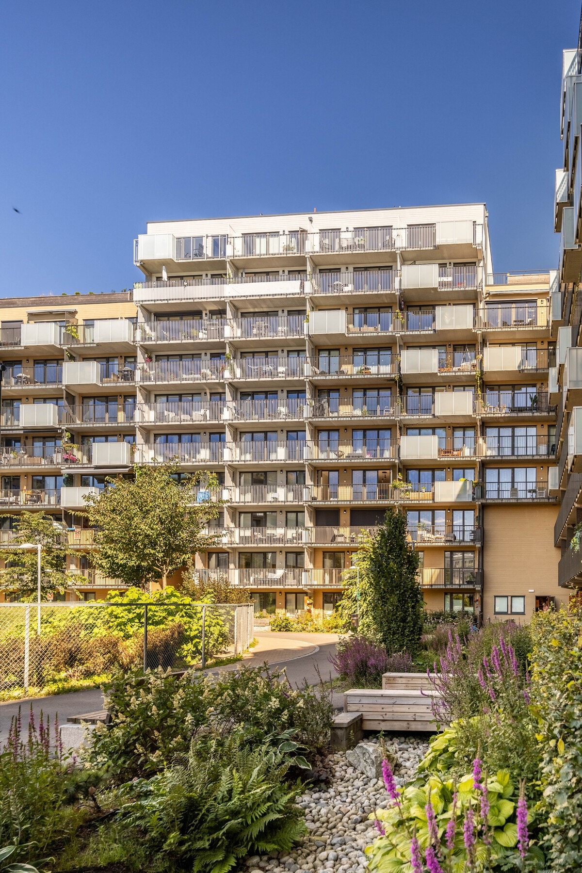 Ulven park var det første byggetrinnet til OBOS på Ulven, og det er lagt ned mye innsats for at det skal være flotte felles uteområder. Galleribilde