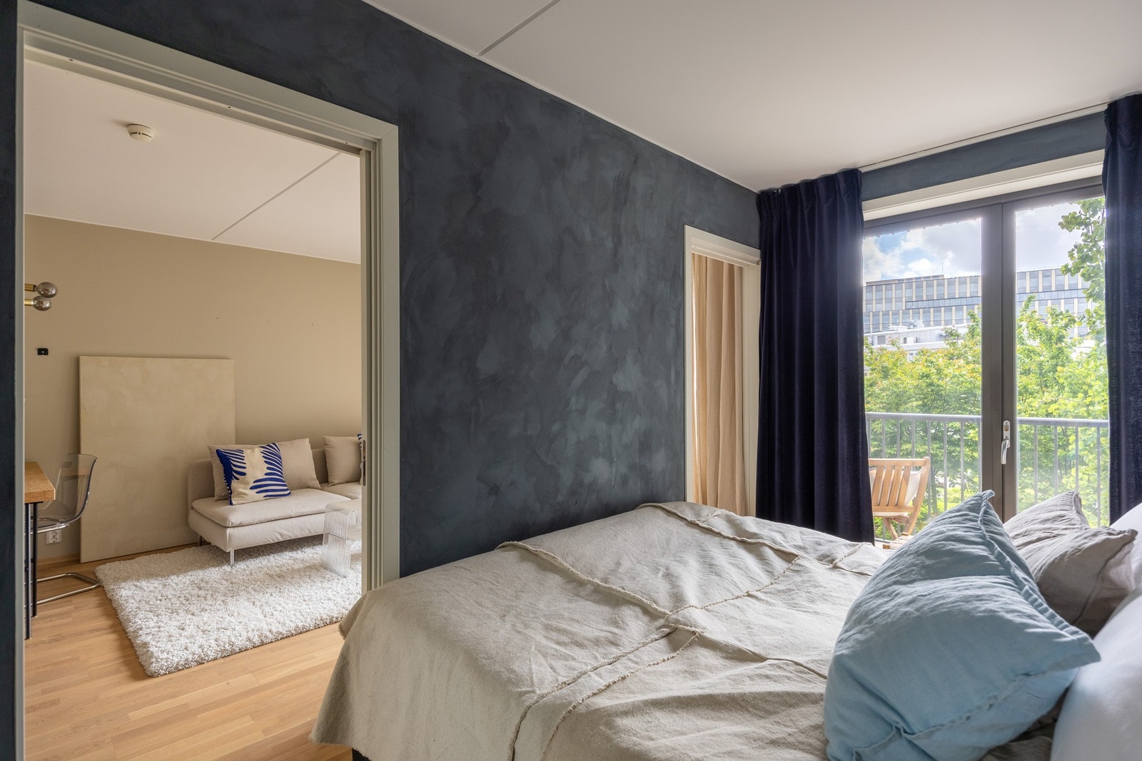 Praktisk adkomst via skyvedører fra to sider. Galleribilde