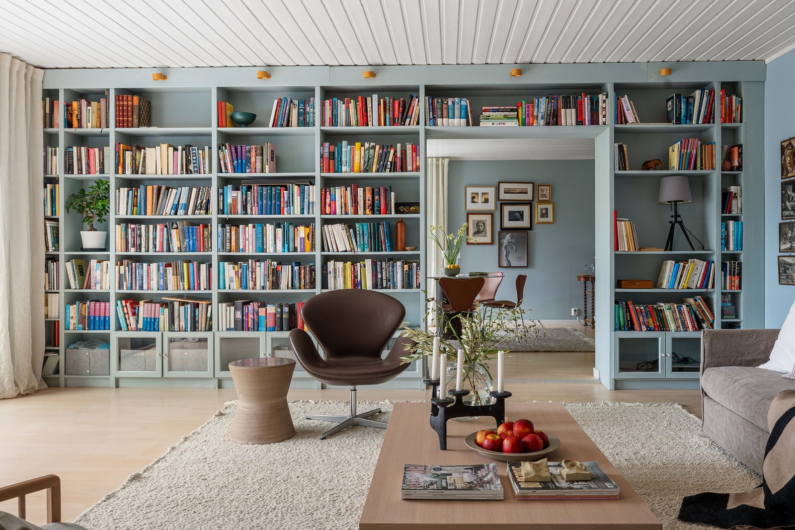 Bibliotek/stue. Galleribilde