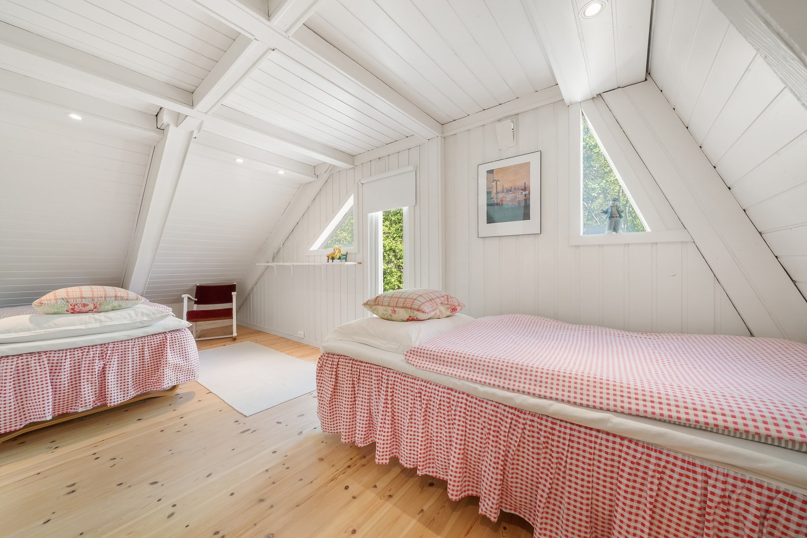 Stort soverom på loftet. Galleribilde