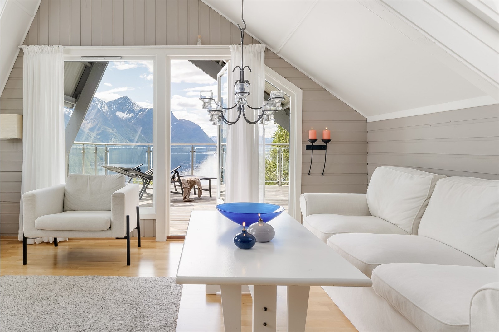 Utsikten fra stuevinduet. Galleribilde