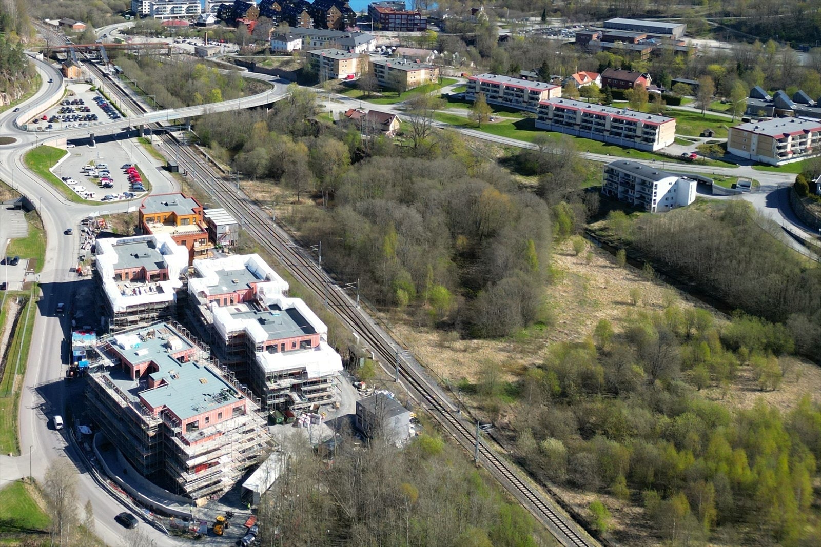 Fra Heggedal stasjon går det tog retning Oslo og Spikkestad med avganger hver halvtime. Galleribilde