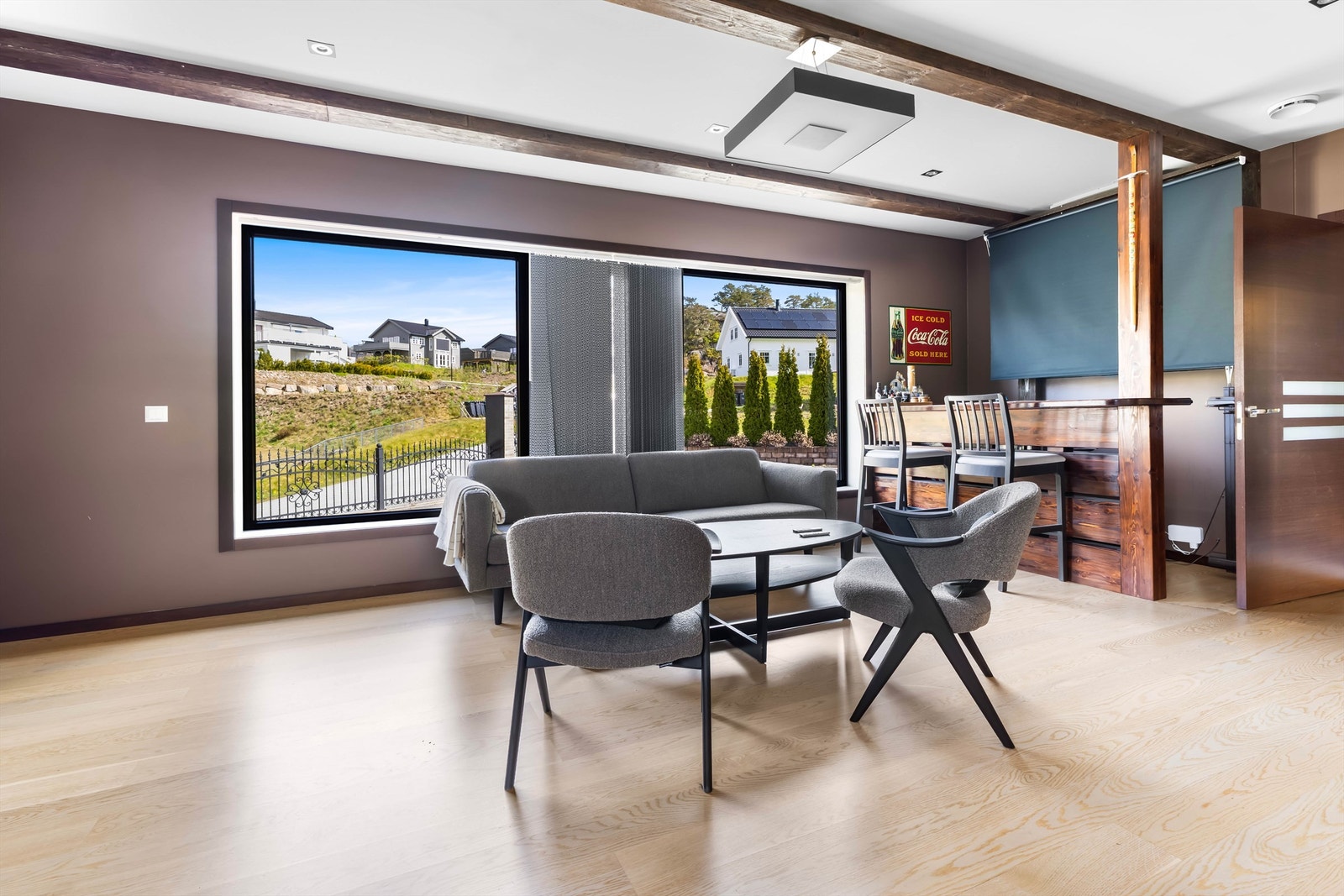 Stue 2 har også rikelig med plass og er perfekt som en Tv-stue, lekeområde eller til spill. Galleribilde