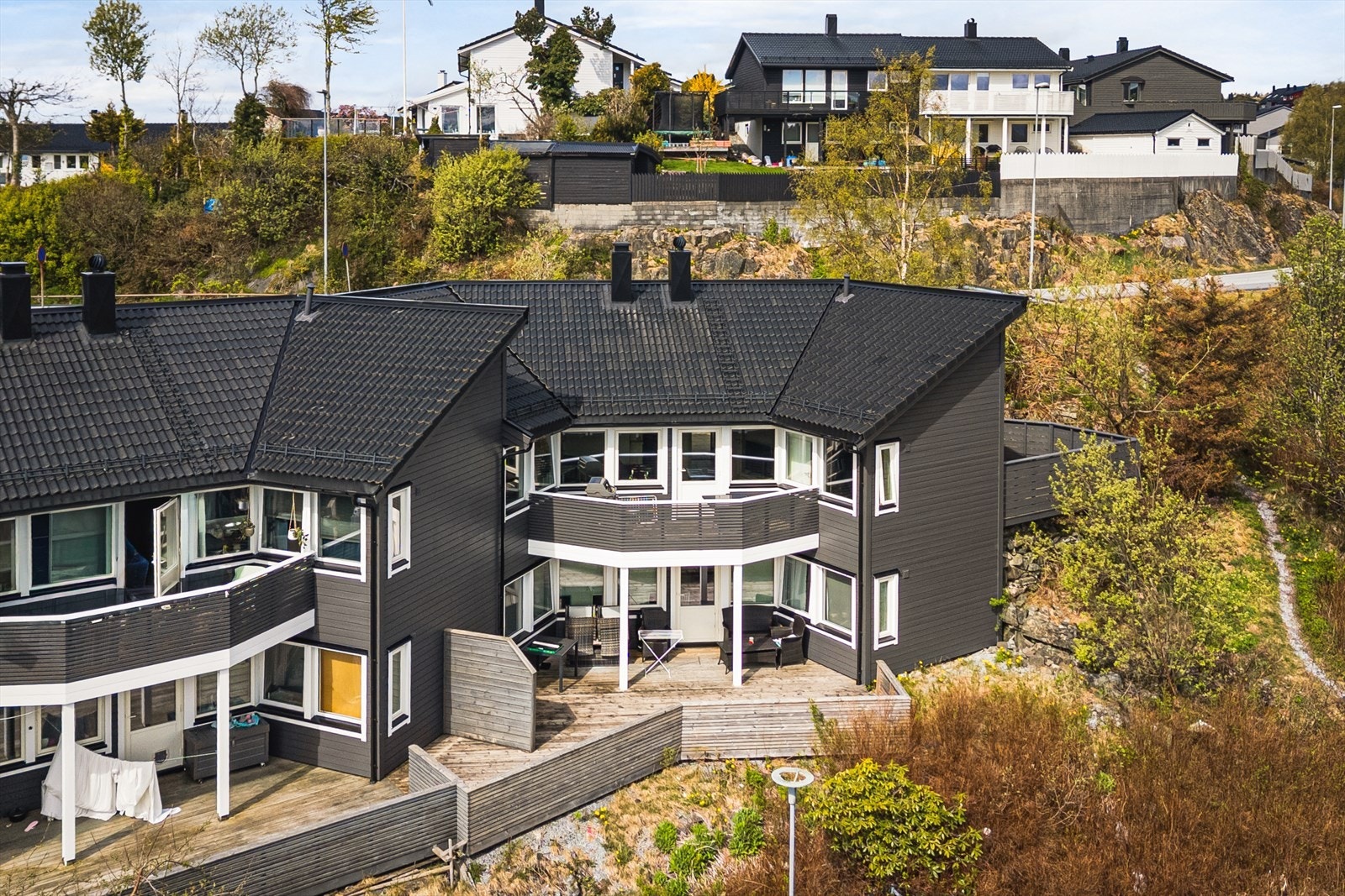 Velkommen til Kråvasslia 18B presentert av Fana Sparebank Eiendom v/ Marita Hermansen. Galleribilde