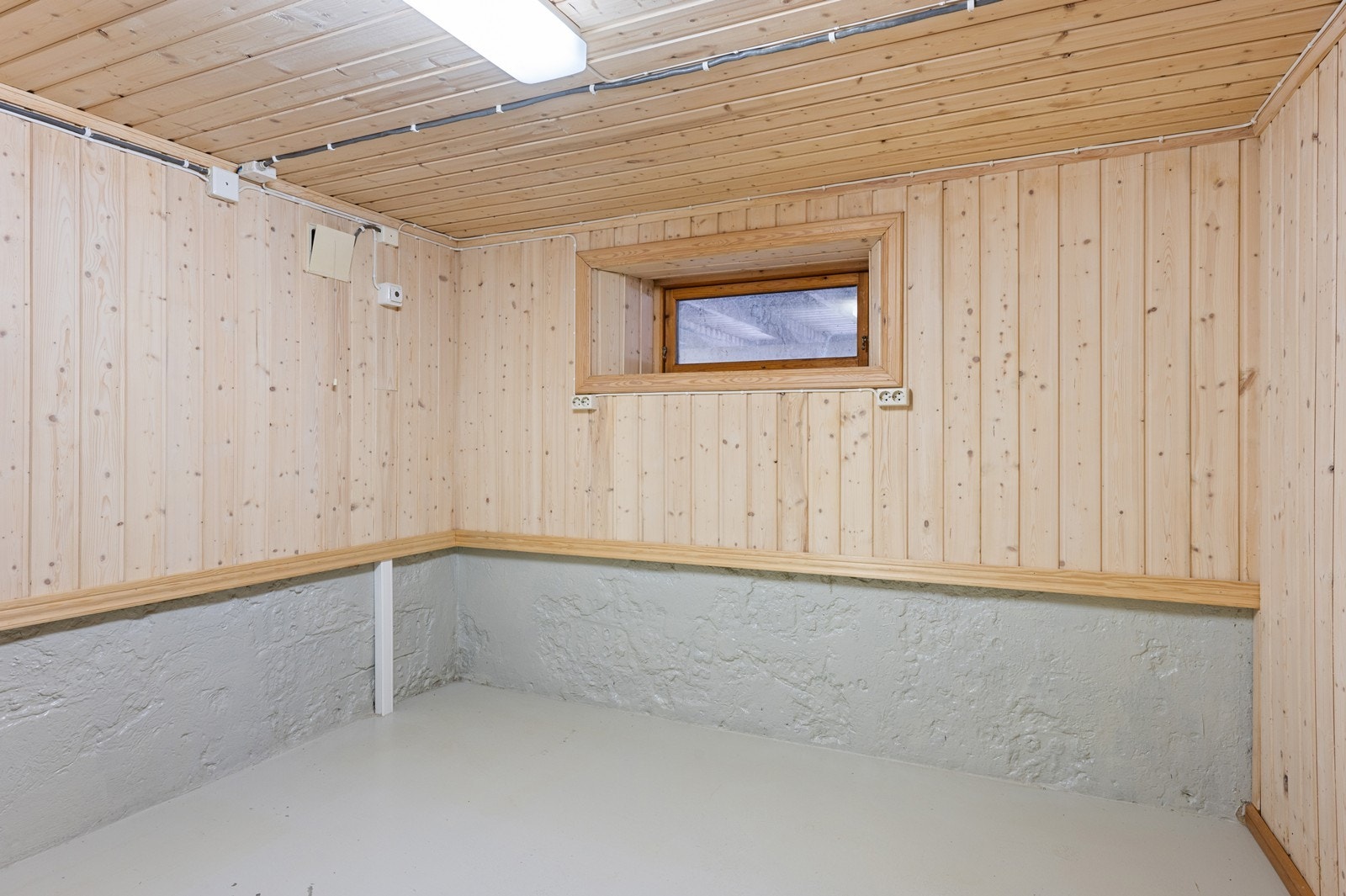 Kjelleren består av to uinnredede rom som egner seg godt for lagring. Galleribilde