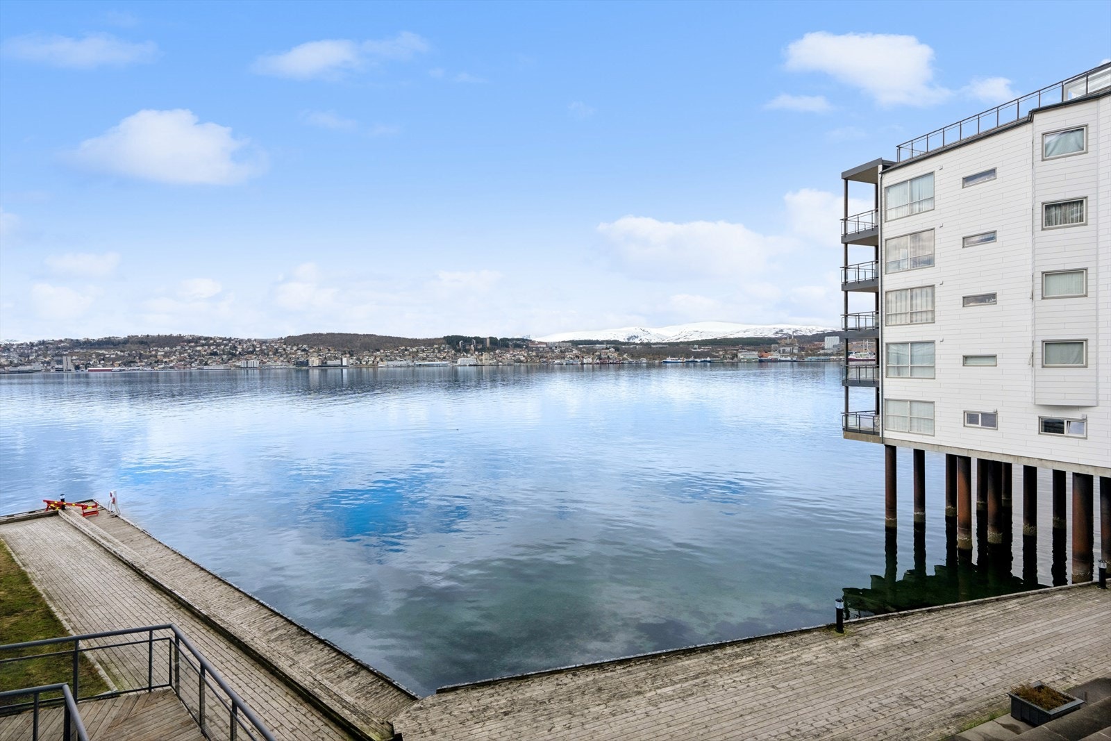 Fra balkongen er det også flott utsikt mot Tromsøya. Galleribilde