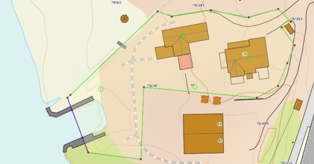 Detter er skjermdump av matrikkelen som viser tomtegrensene. Tomtestørrelse er på 2 351 m². Galleribilde