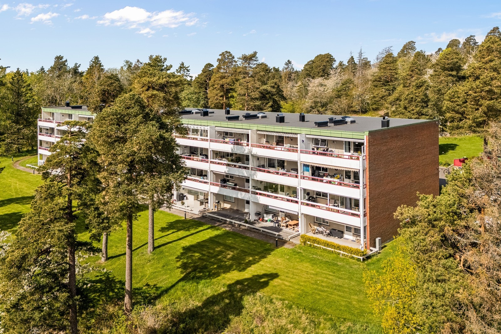 Pen andelsleilighet beliggende i 1.etasje i den fremste blokken på Framnes. Galleribilde