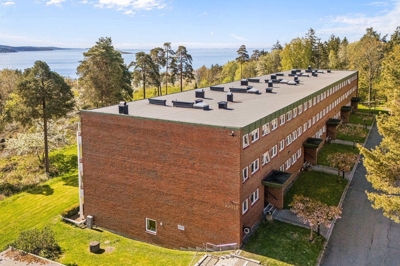 Fra eiendommen er det flott utsikt over Oslofjorden. Galleribilde