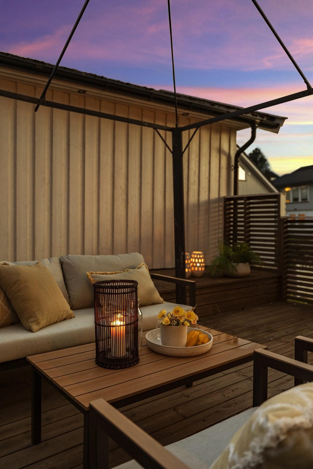 Detaljer fra loungegruppen på terrassen. Galleribilde