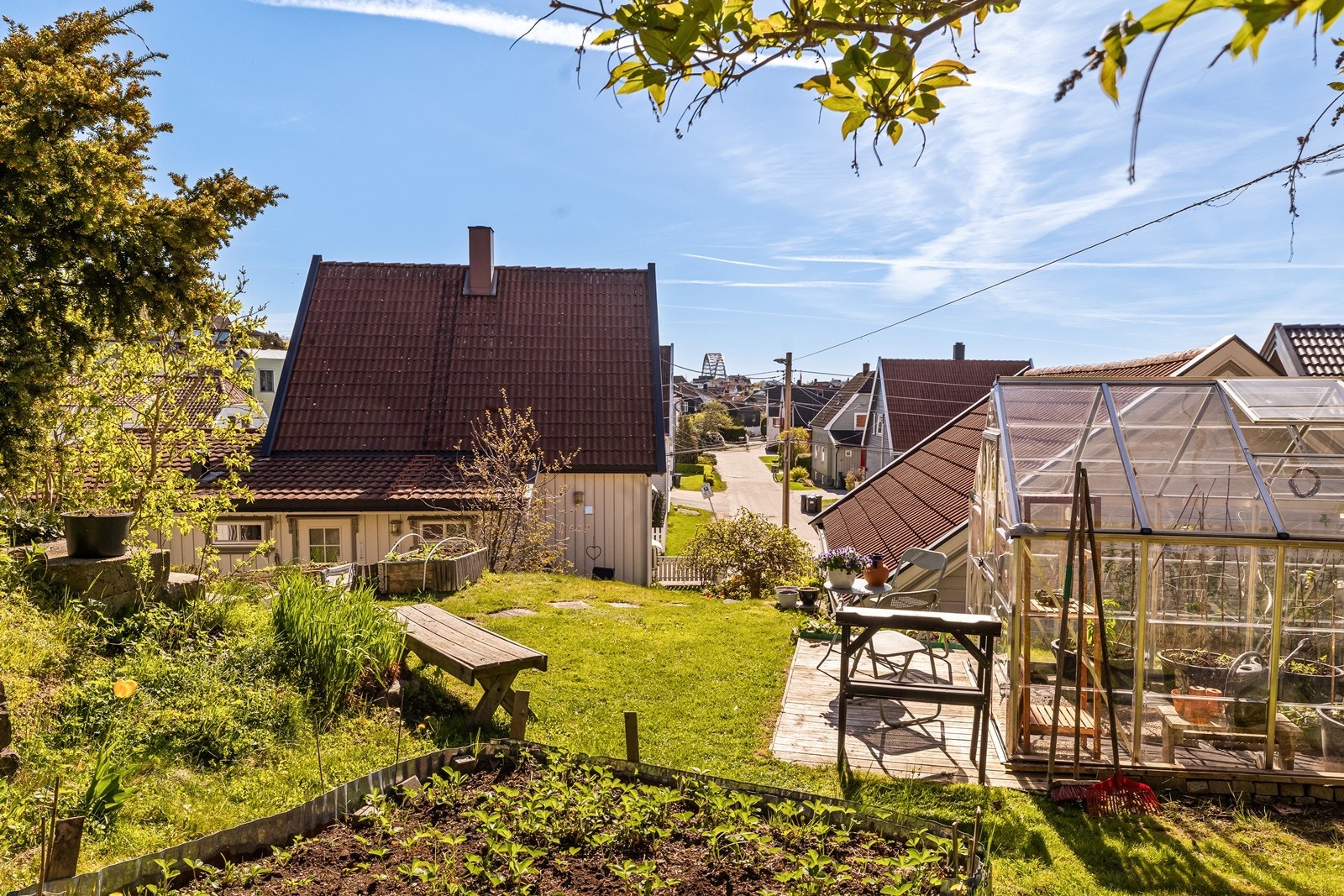 Utsikt fra hagen over nærområdet. Galleribilde