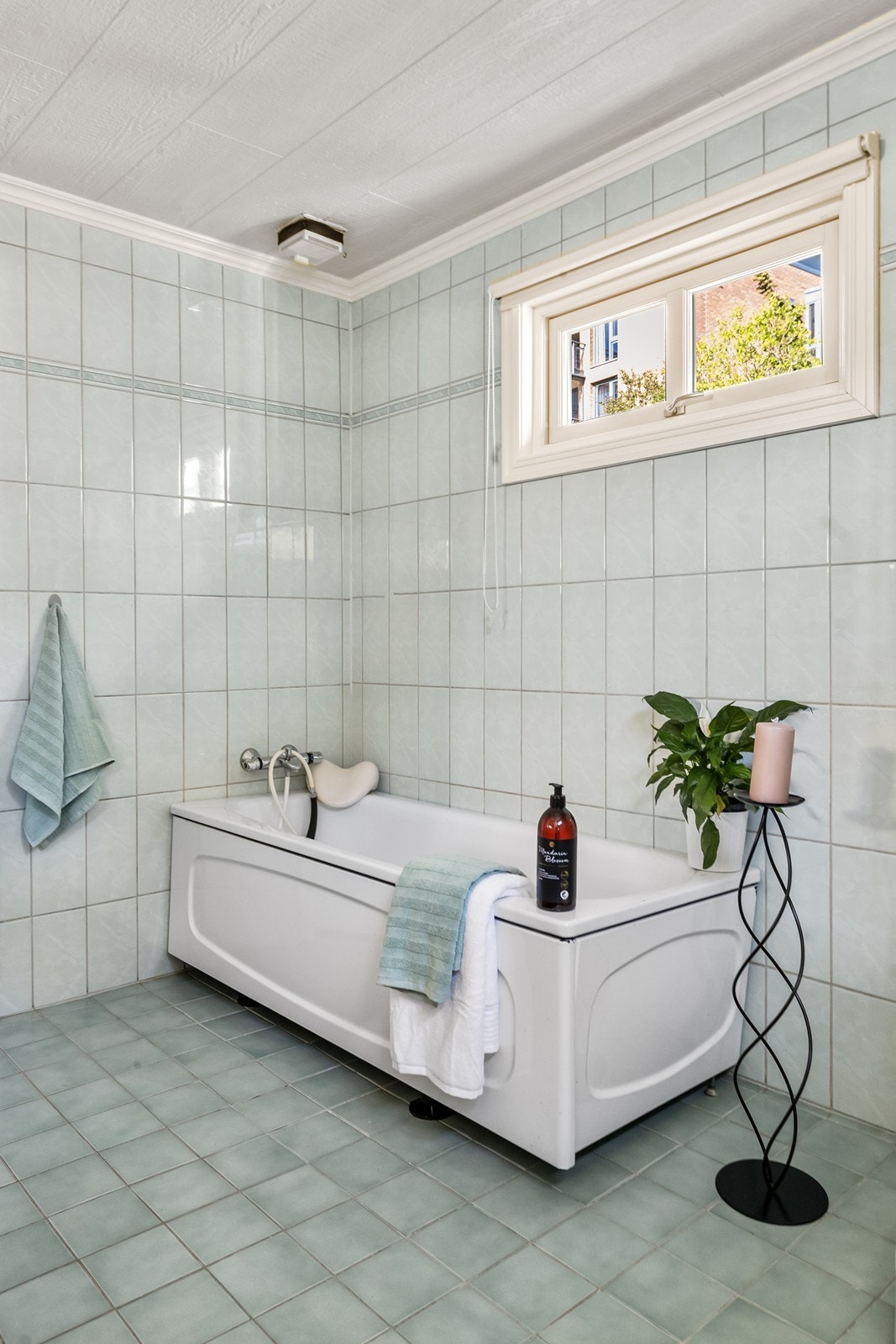 Badet har elektrisk gulvvarme som gir en behagelig temperatur. Galleribilde