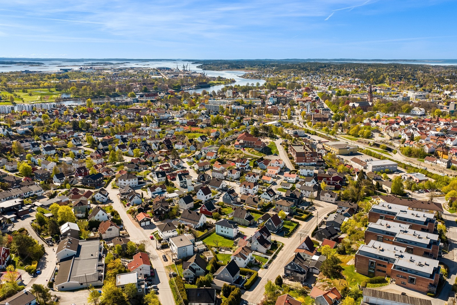 Kollektivtilbudet er godt, med busstopp like ved og Fredrikstad stasjon en kort spasertur unna. Galleribilde