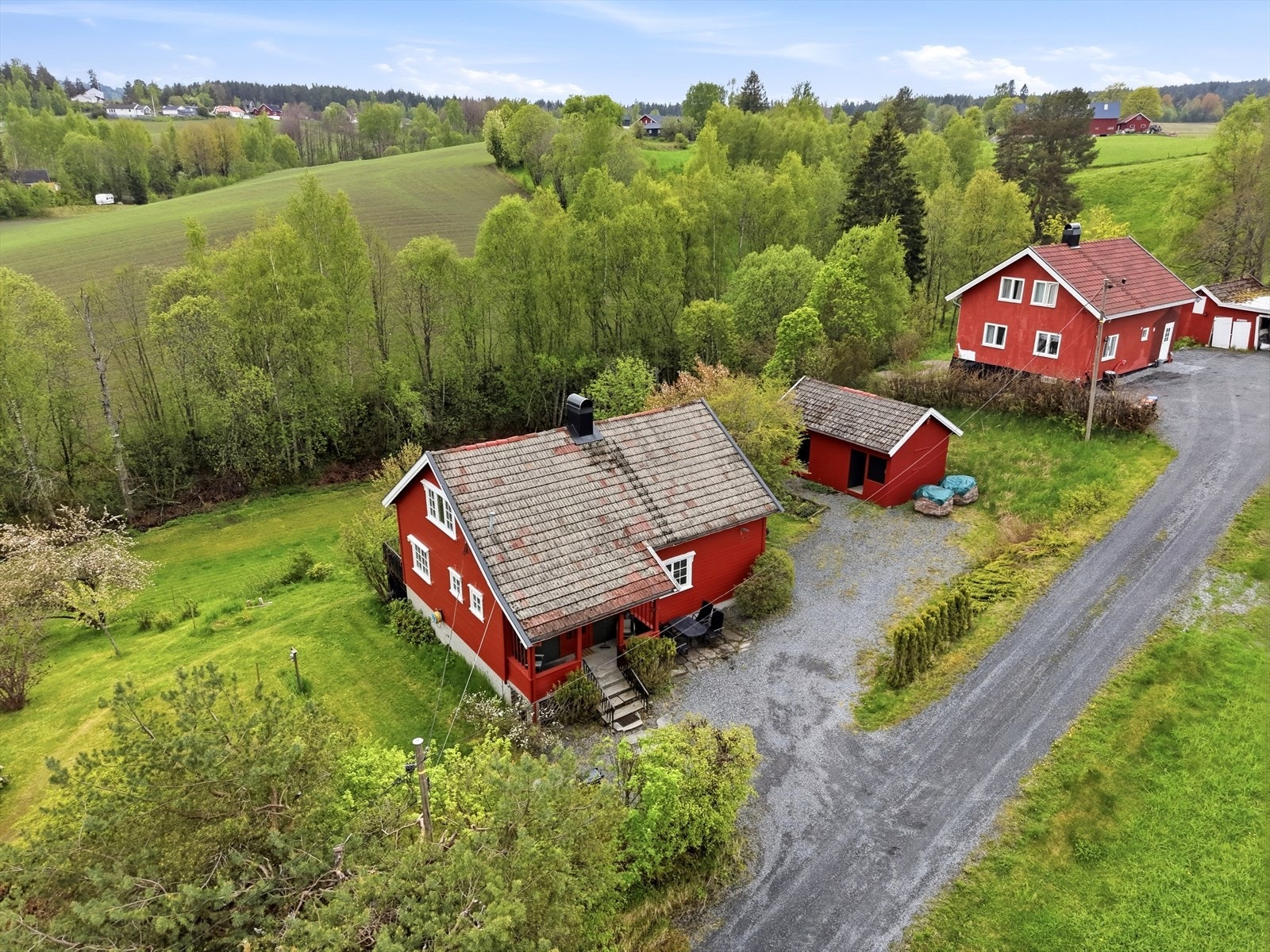 Vei og vedlikehold deles mellom de tre eiendommene. Galleribilde