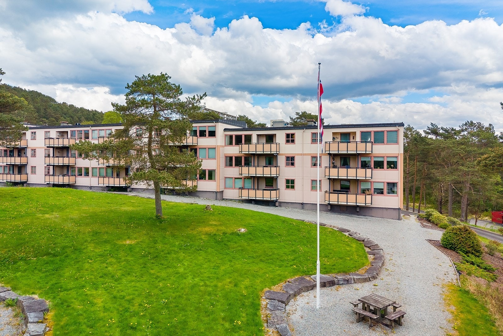 Fellesarealene er pent opparbeidet og beplantet Galleribilde