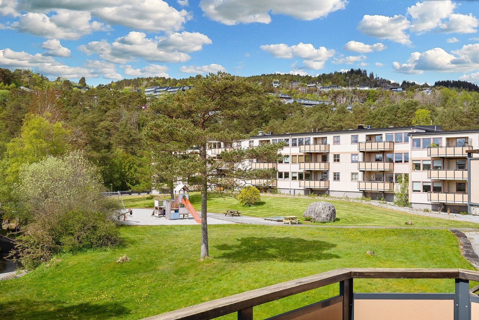 Utsikt mot lekeplassen Galleribilde