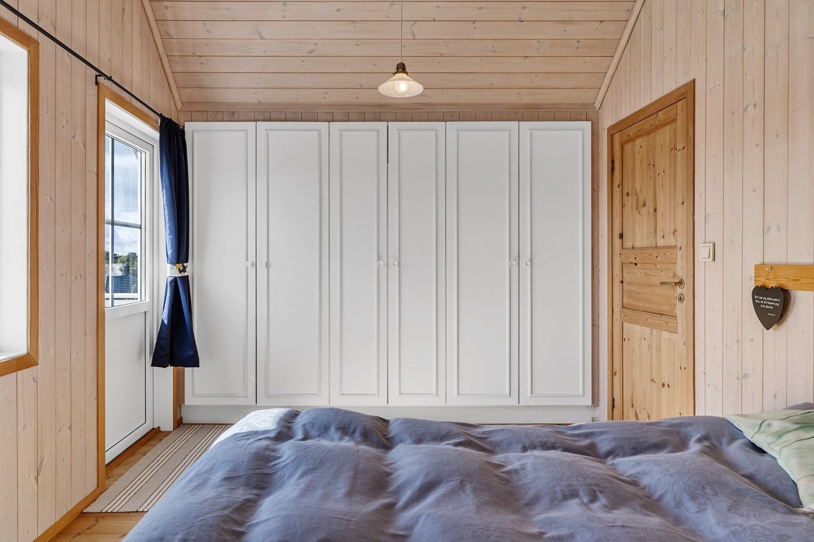 Godt med oppbevaringsplass i innbygde garderobeskap. Galleribilde