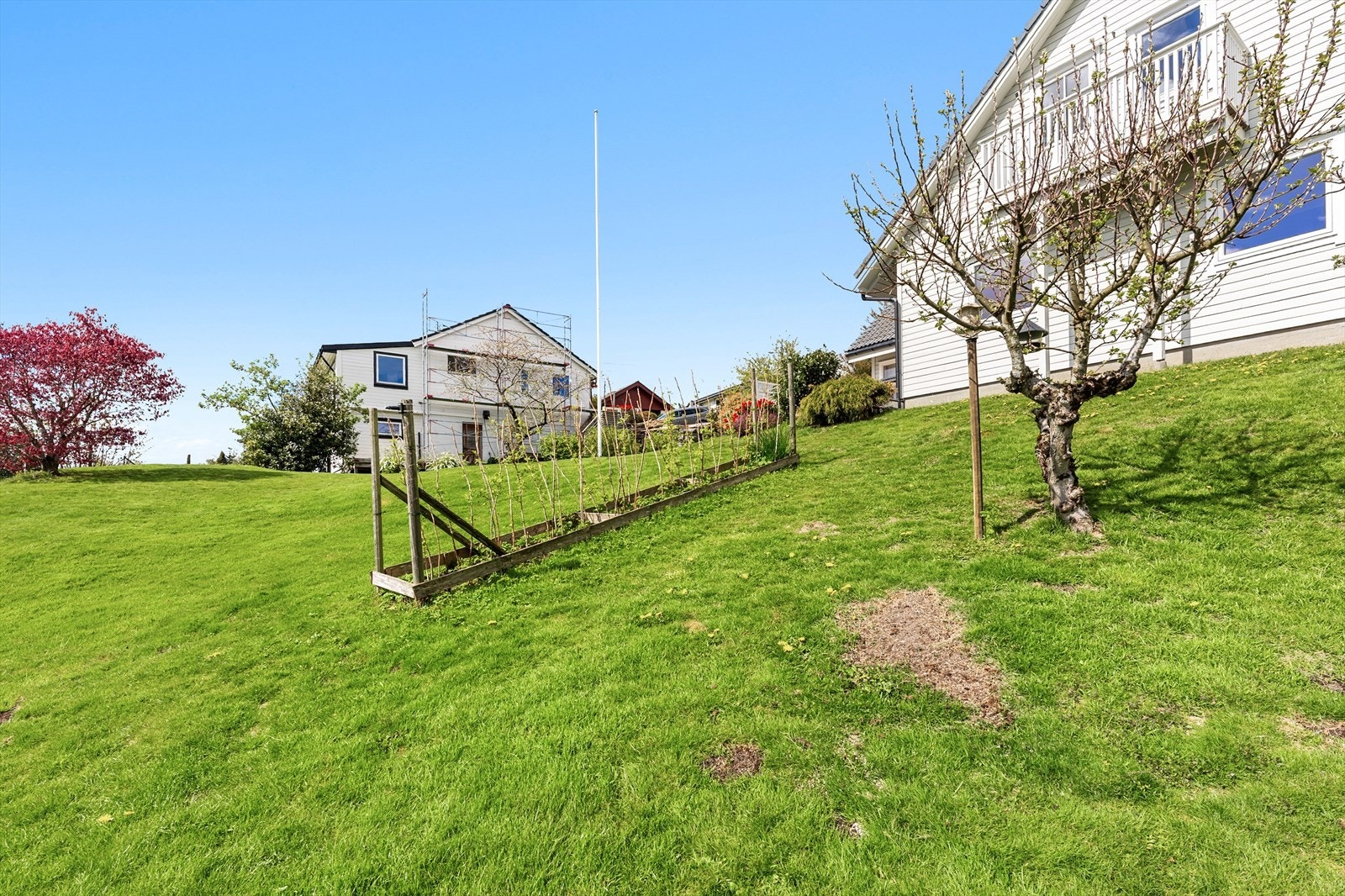 Eiendommen ligger i et barnevennlig område med kort vei til Sunde skule og barnehage. Galleribilde