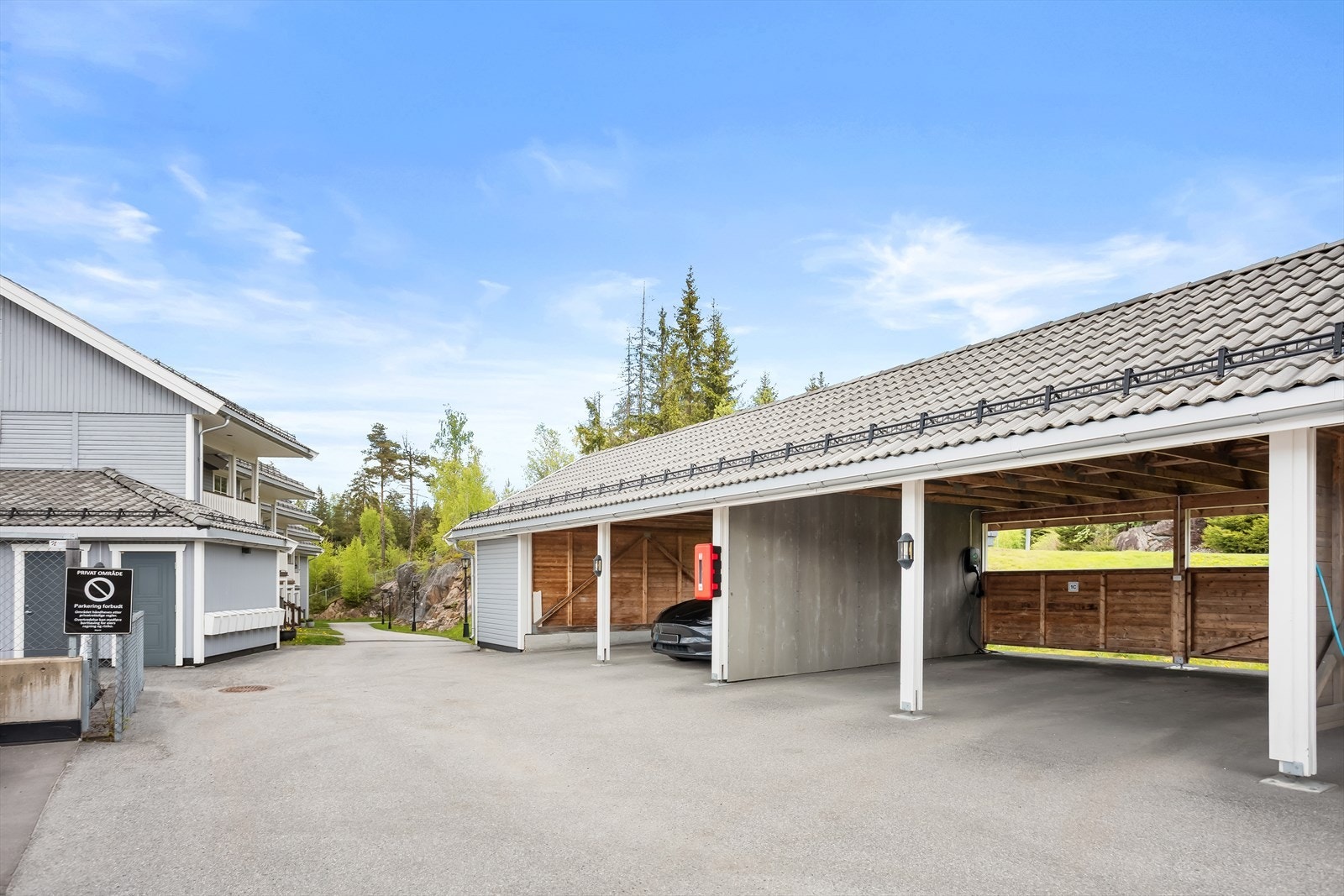 Det medfølger en plass i carport, samt en utvendig bod på 5,3 m². Galleribilde