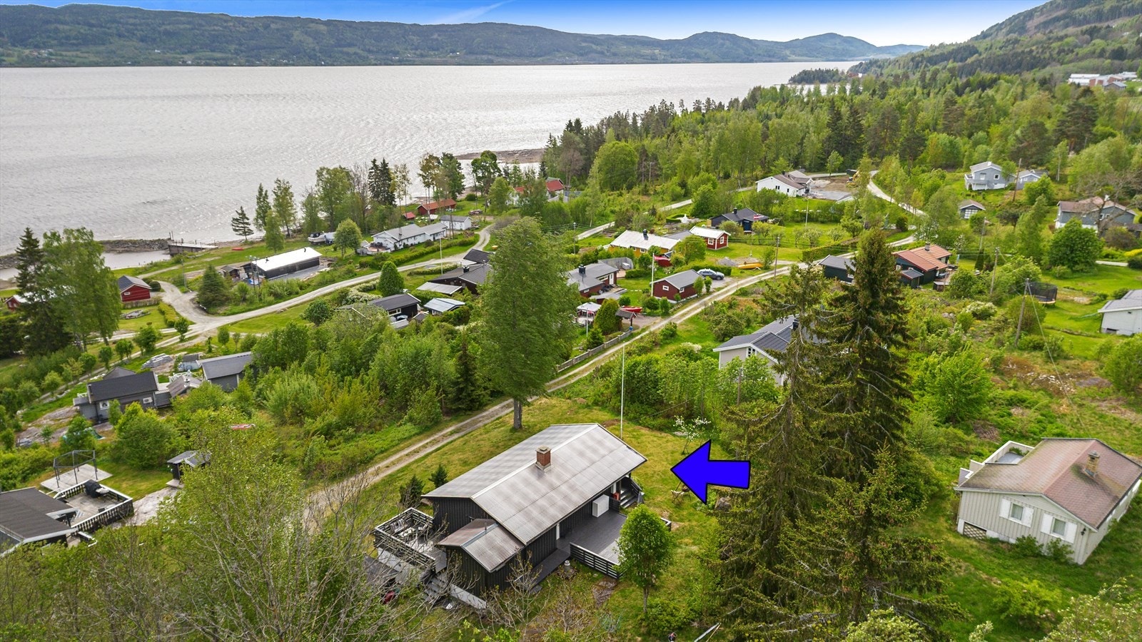 Nærhet til Mjøsa med muligheter for båtliv og fiske. Galleribilde