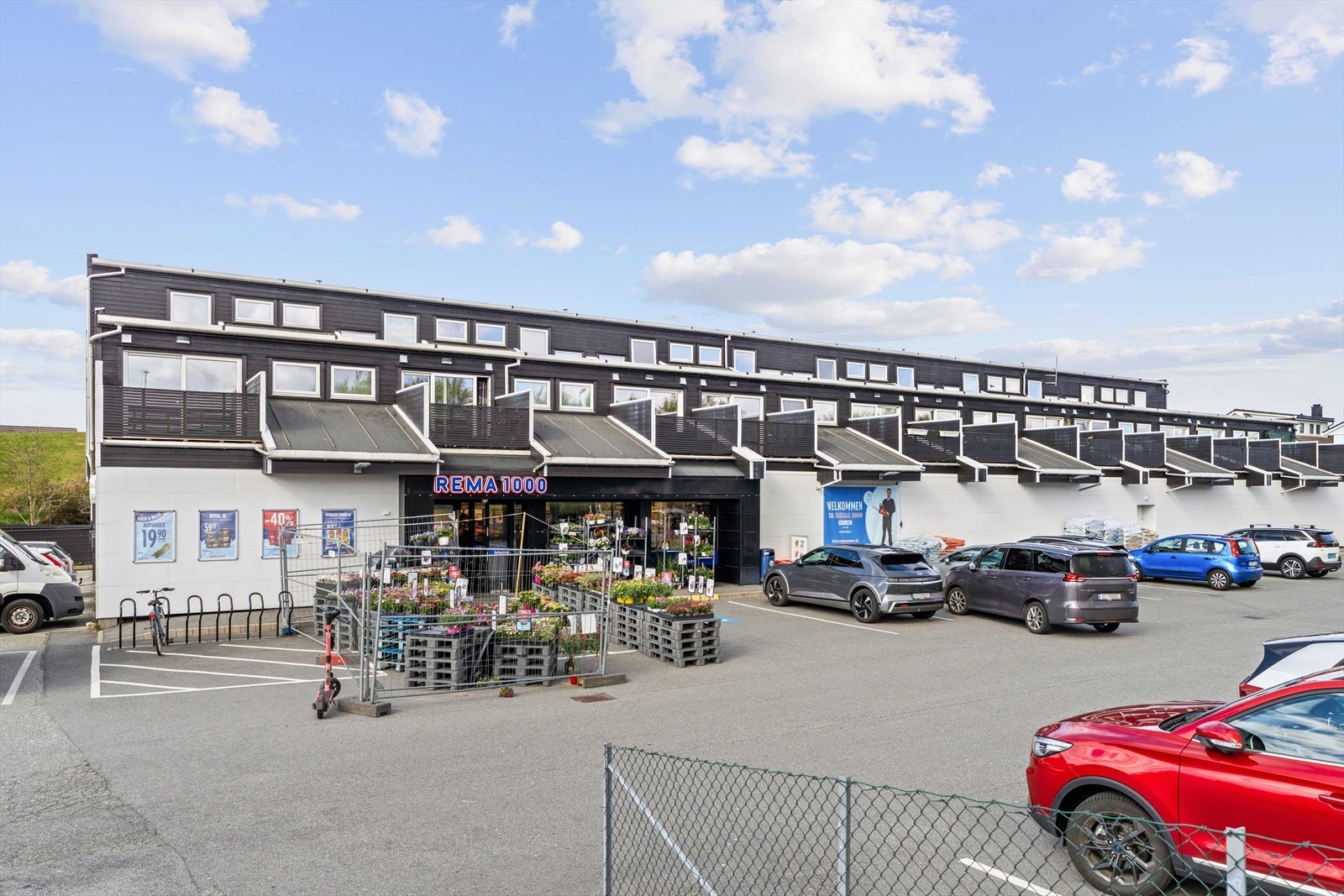 Med en dagligvarebutikk i første etasje og busstoppet Torvmyrveien rett utenfor, er hverdagslogistikken usedvanlig enkel. Galleribilde