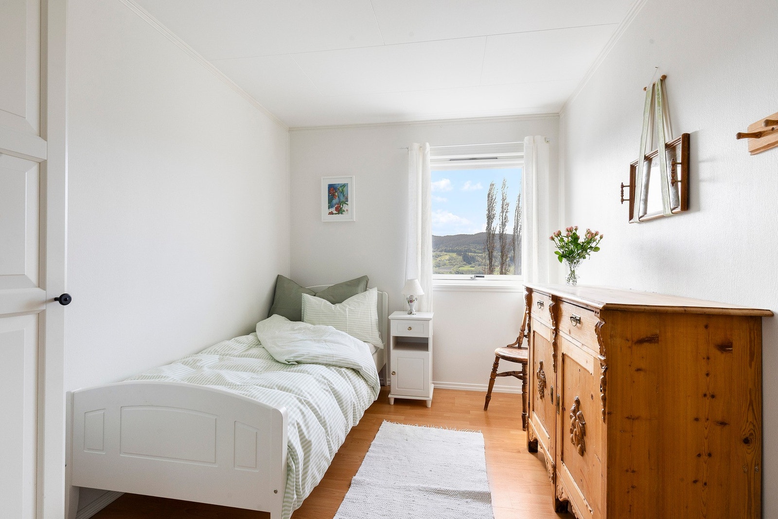 Boligens hoveddel inneholder 3 soverom av god størrelse. Dette måler gode 10,5 kvadratmeter. Galleribilde
