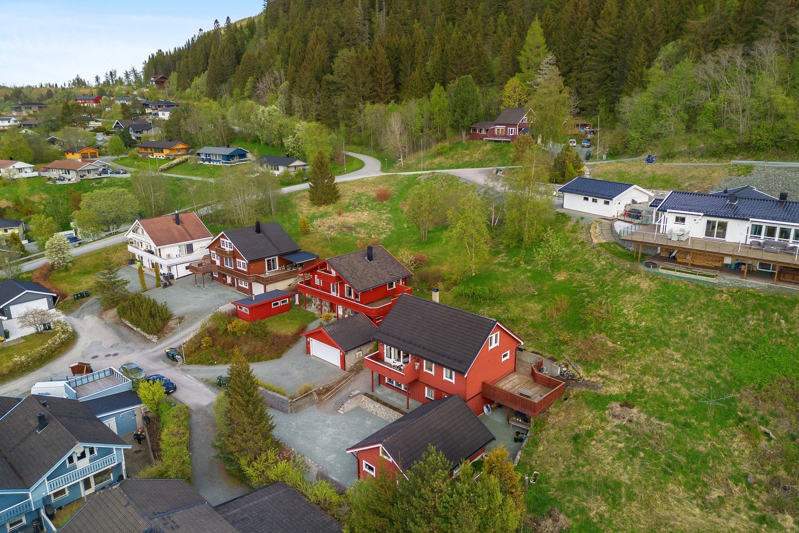 Kvål er et populært område for deg som ønsker å bo fredelig, samtidig som Trondheim sentrum er innen komfortabel pendleravstand. Galleribilde