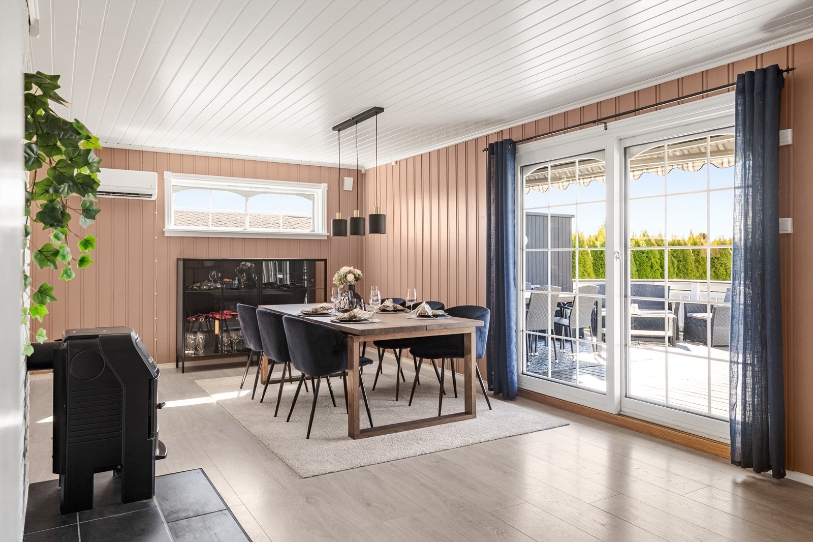 Gulvet i stuen og på kjøkkenet ble lagt i 2019. Galleribilde