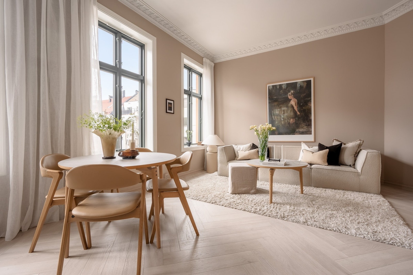 God plass til både spisebord og sofagruppe Galleribilde