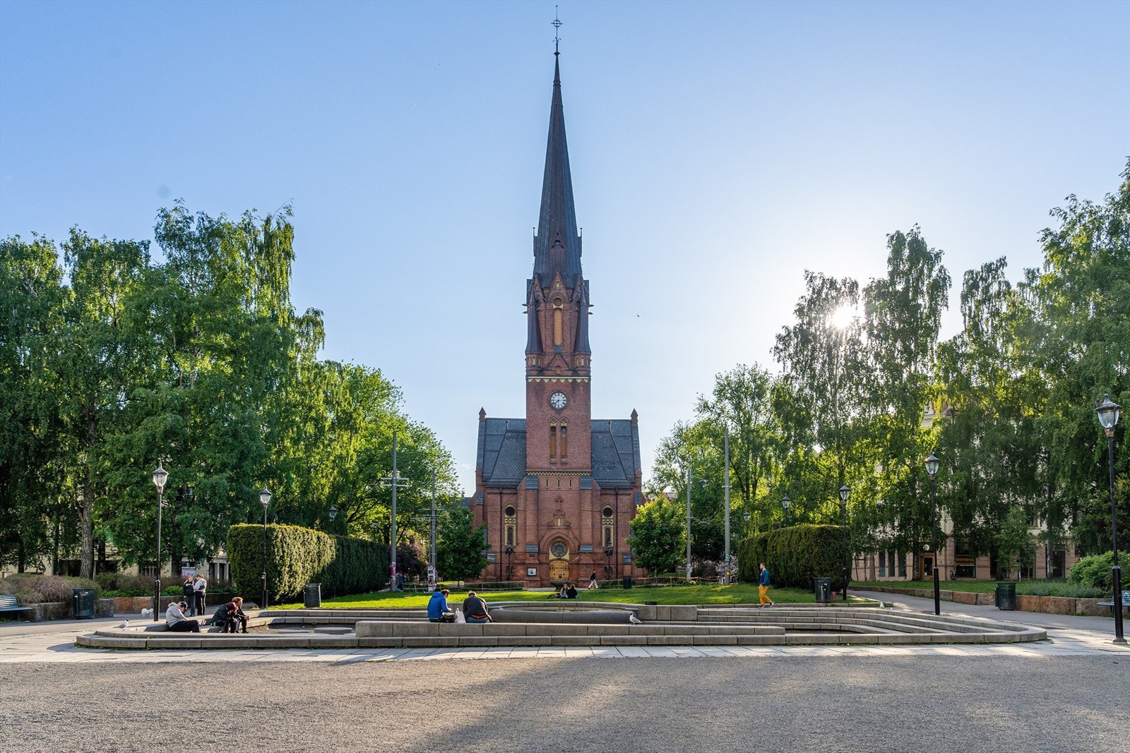 Det er flere parker i nærheten. Her ved Birkelunden og vakre Pauluskirken Galleribilde