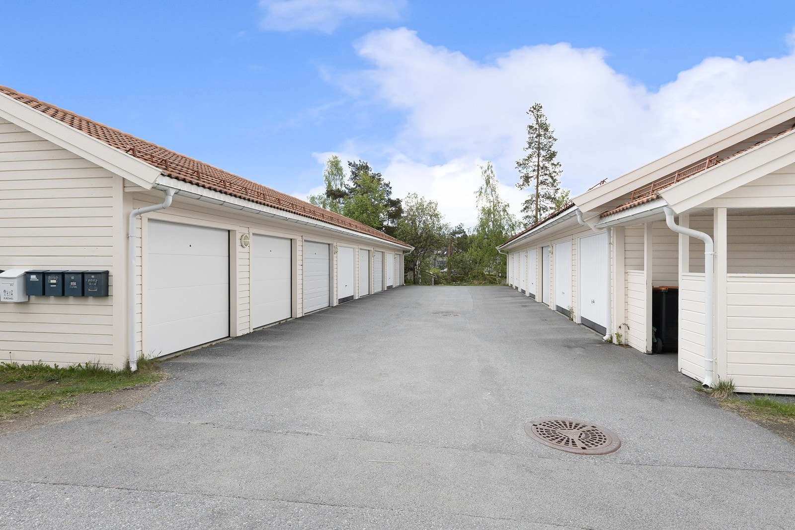 Garasje i rekke Galleribilde