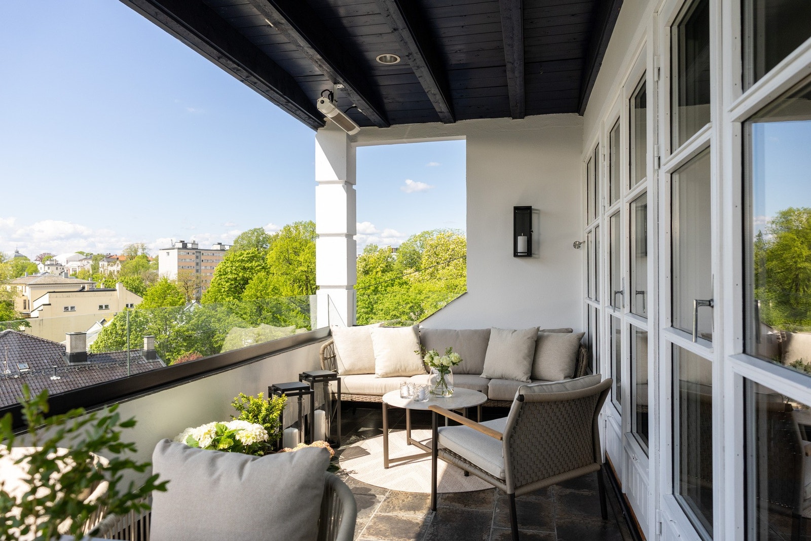 To private takterrasser med sol fra morgen til kveld. Galleribilde