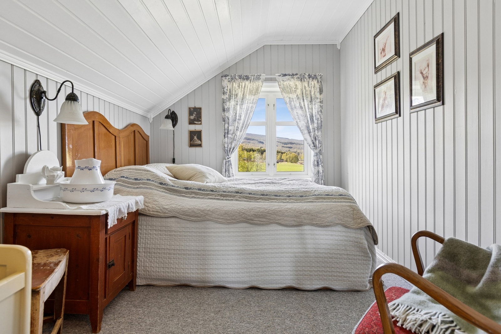 Soverom nr. 3 på loft. Det er totalt 5 soverom på loftet. Galleribilde