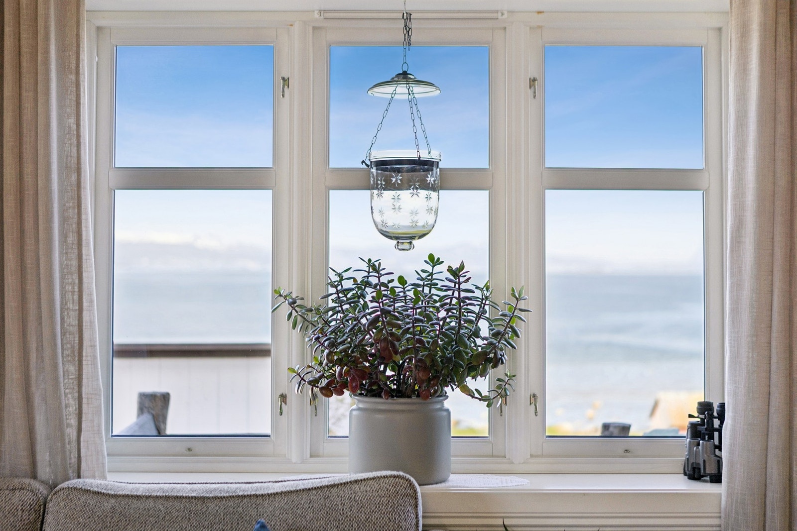 Landlig idyll med midnattssol sommerstid. Galleribilde