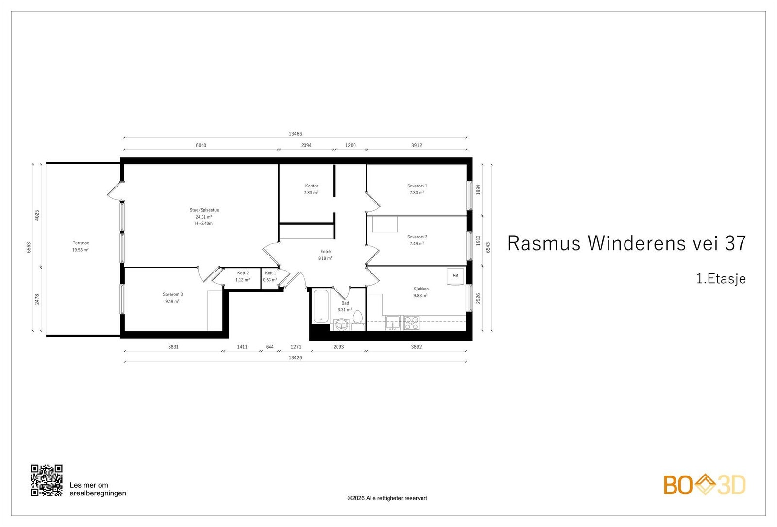 Den familievennlige leiligheten ligger i 1.etasje og består av entré, garderoberom, 3 soverom, bad, kjøkken og stue med utgang til markterrasse. Galleribilde