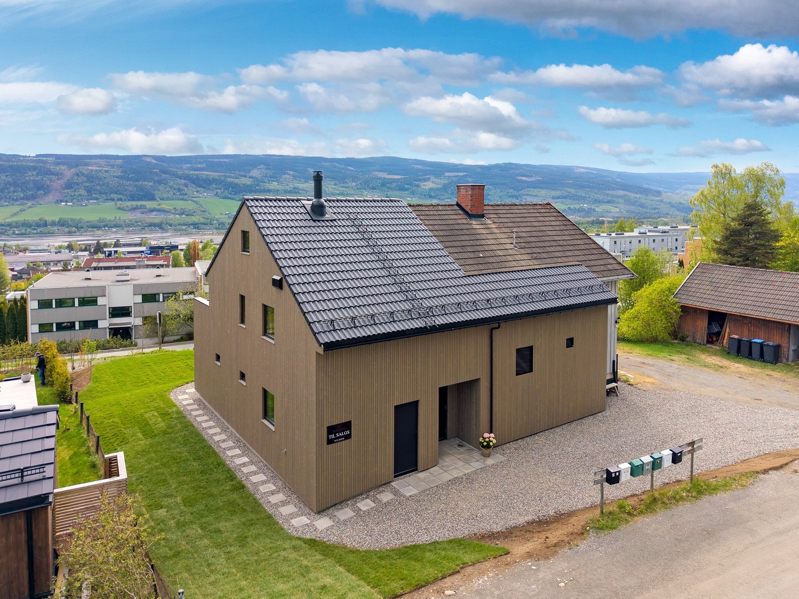 Nyoppført halvpart av tomannsbolig. Moderne og tidsriktig uttrykk med god planløsning. Galleribilde