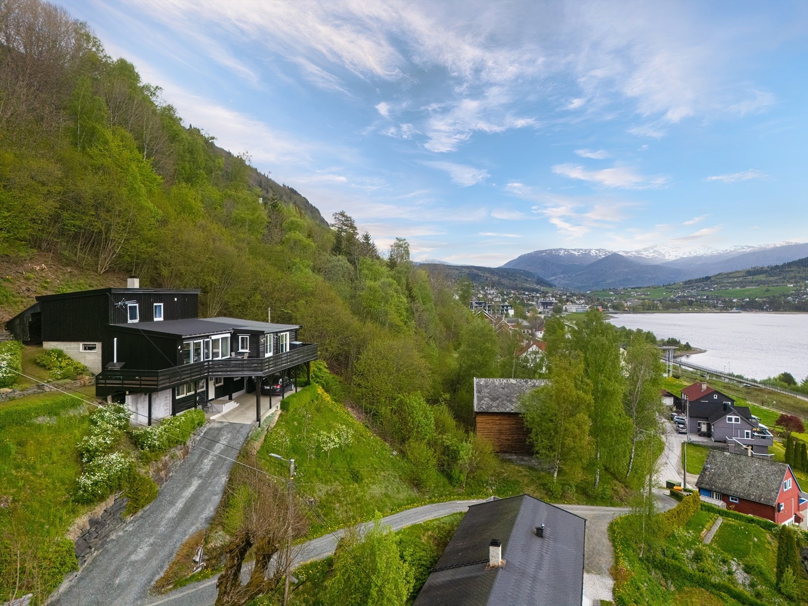 Utsikten mot Voss sentrum. Galleribilde