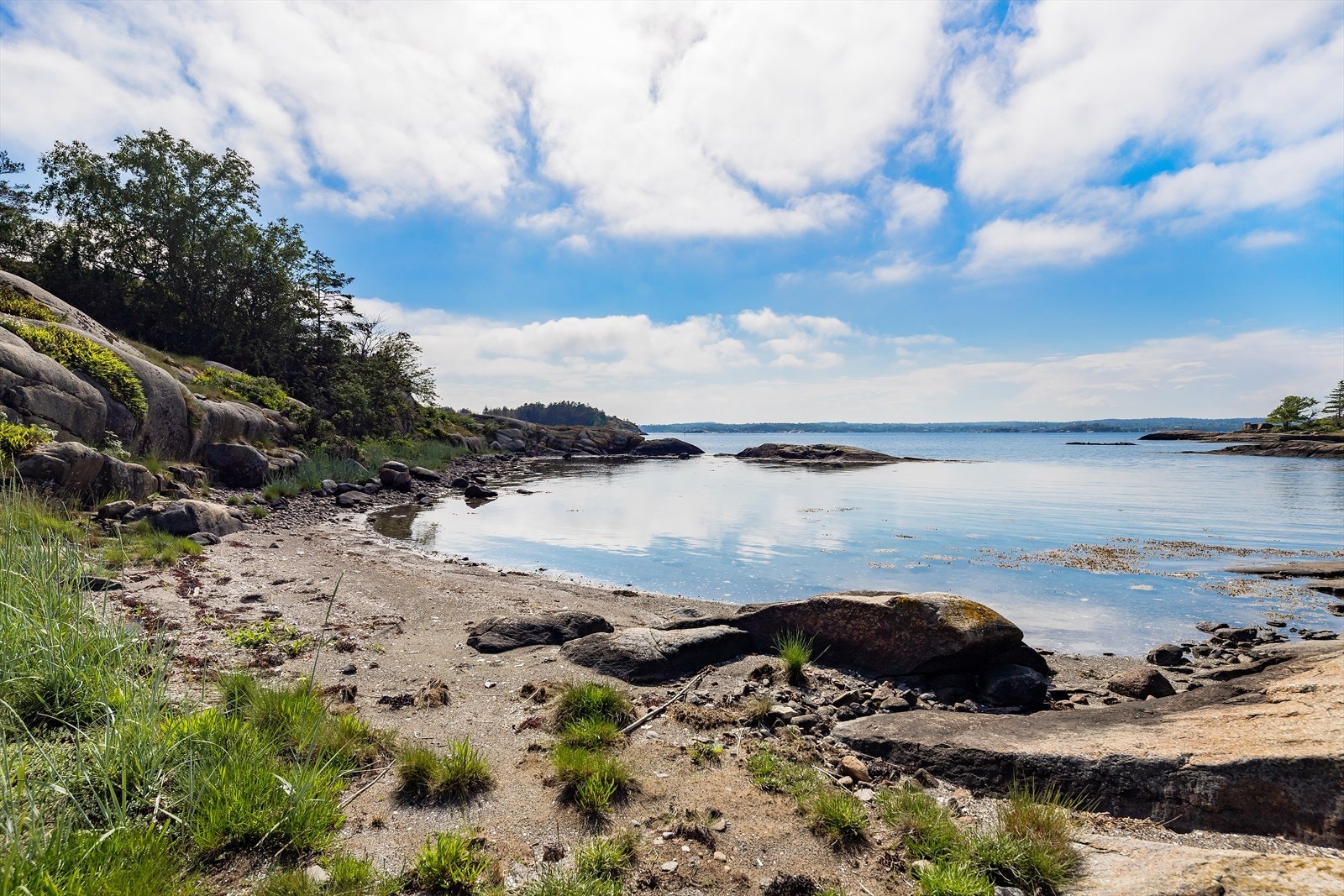 Her kan det nytes panoramautsikt over båtlivet, inn mot Buerøya og ut mot ytterste del av Sandefjordsfjorden. Galleribilde