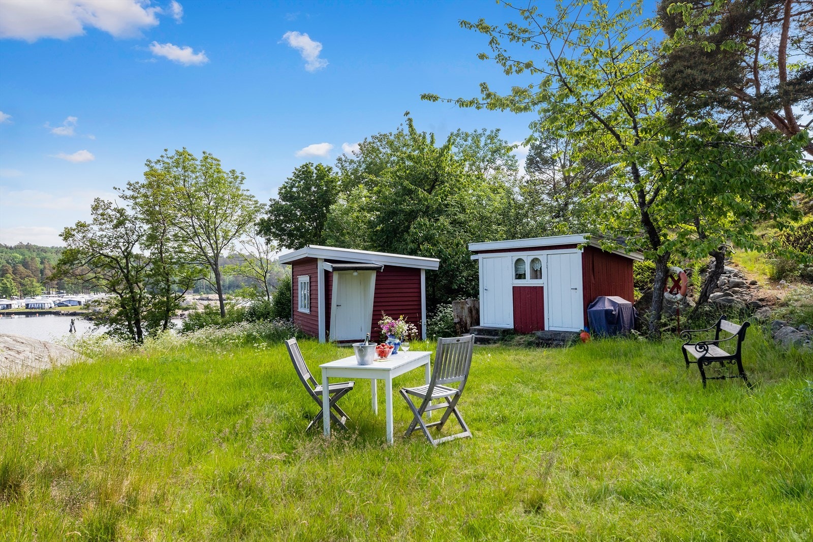 Hytta er sjarmerende og det bør påregnes betydelige oppgraderinger for å møte dagens krav til standard. Galleribilde