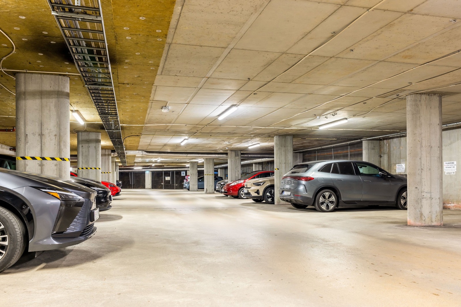Medfølgende bruksrett til parkeringsplass i garasje. Galleribilde