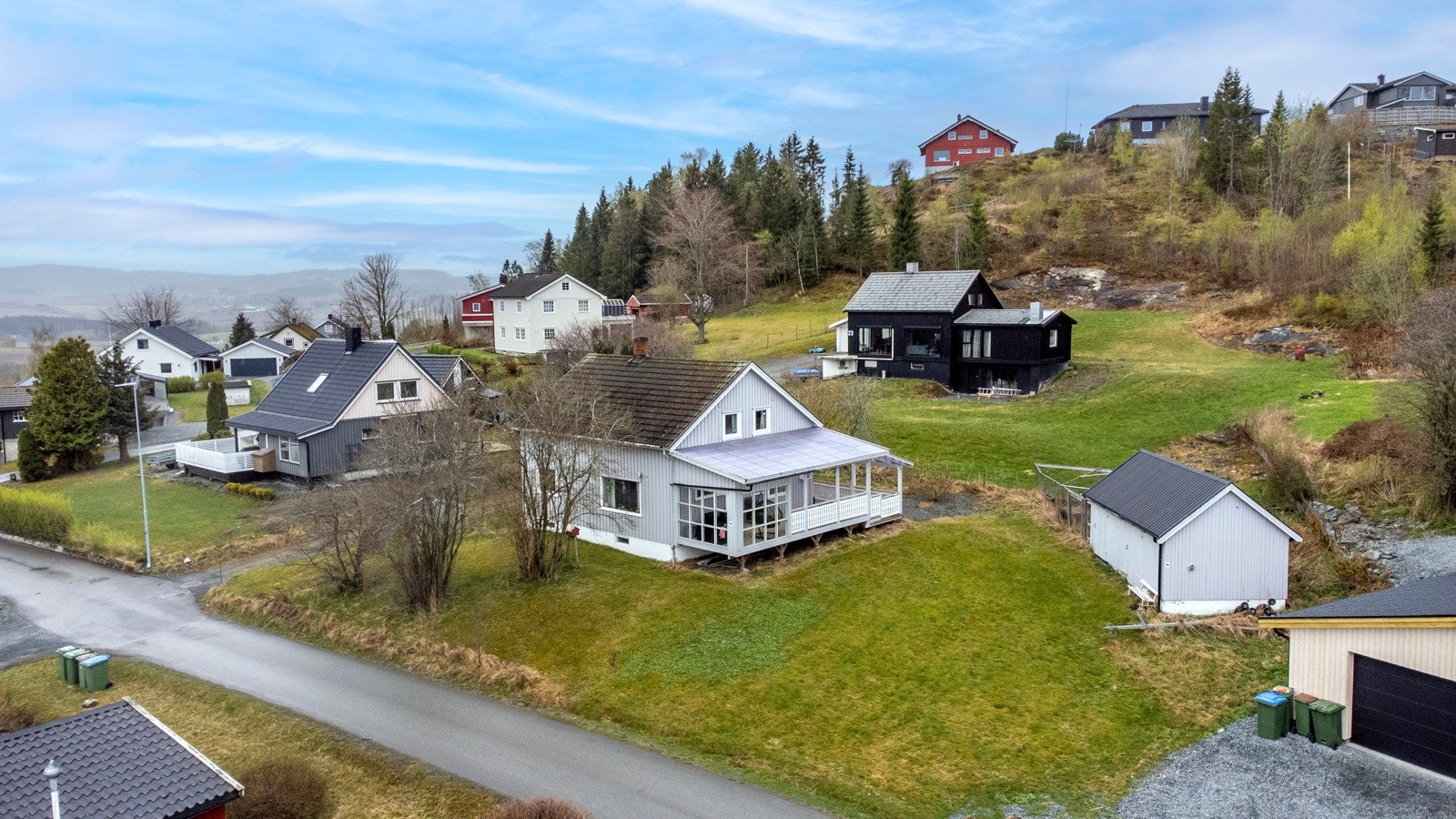 Byåsvegen 27 er en romslig og innholdsrik enebolig. Galleribilde