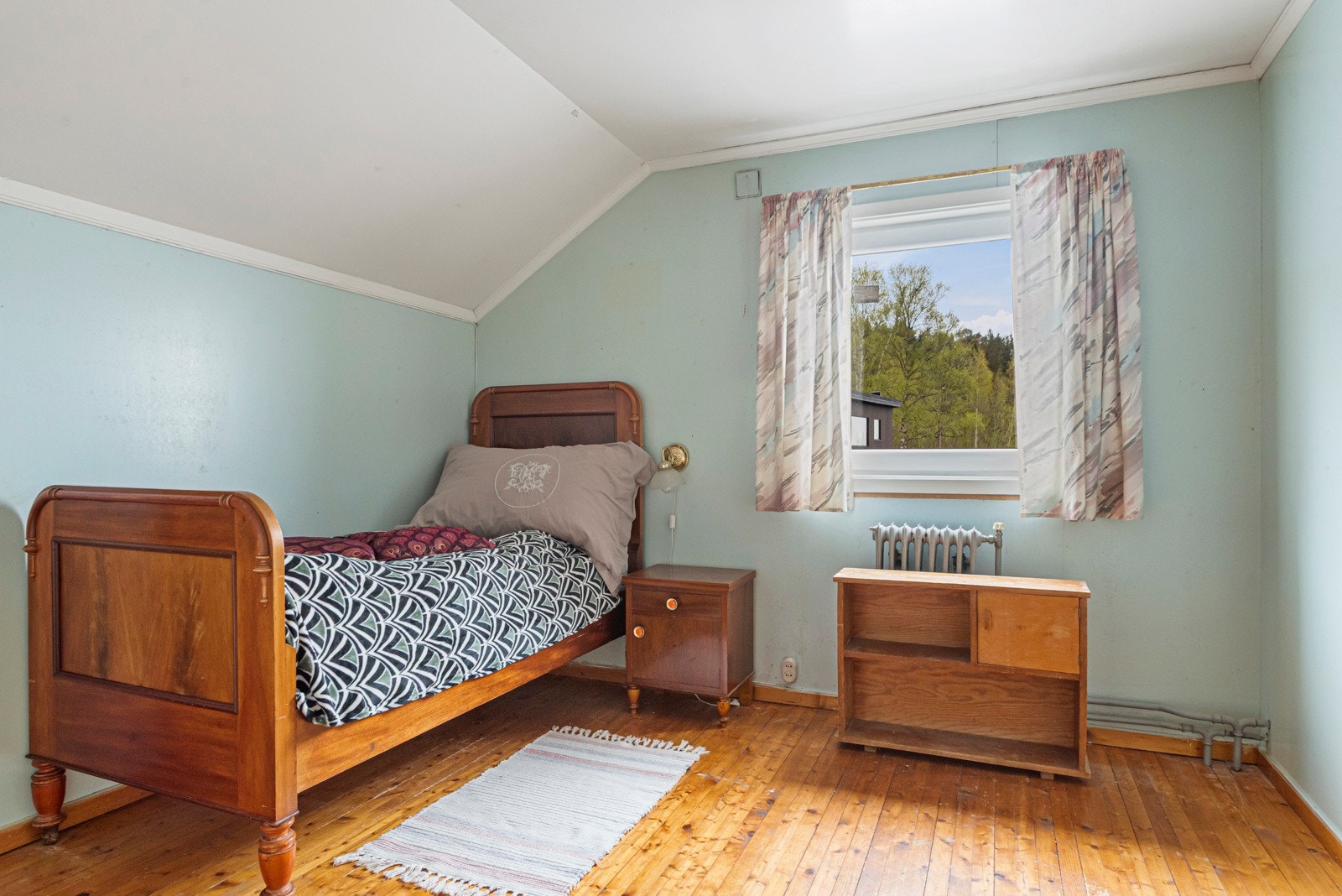 Soverommene er romslige og har plass for seng og garderobe. Galleribilde