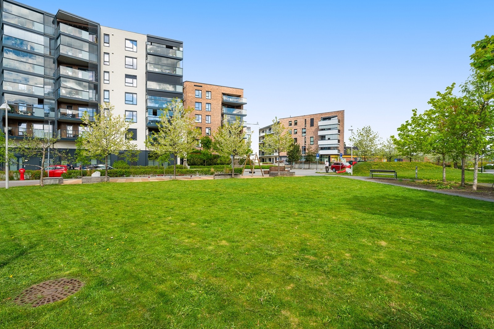 Store, åpne gressplener og parkområder rett utenfor døren. Galleribilde