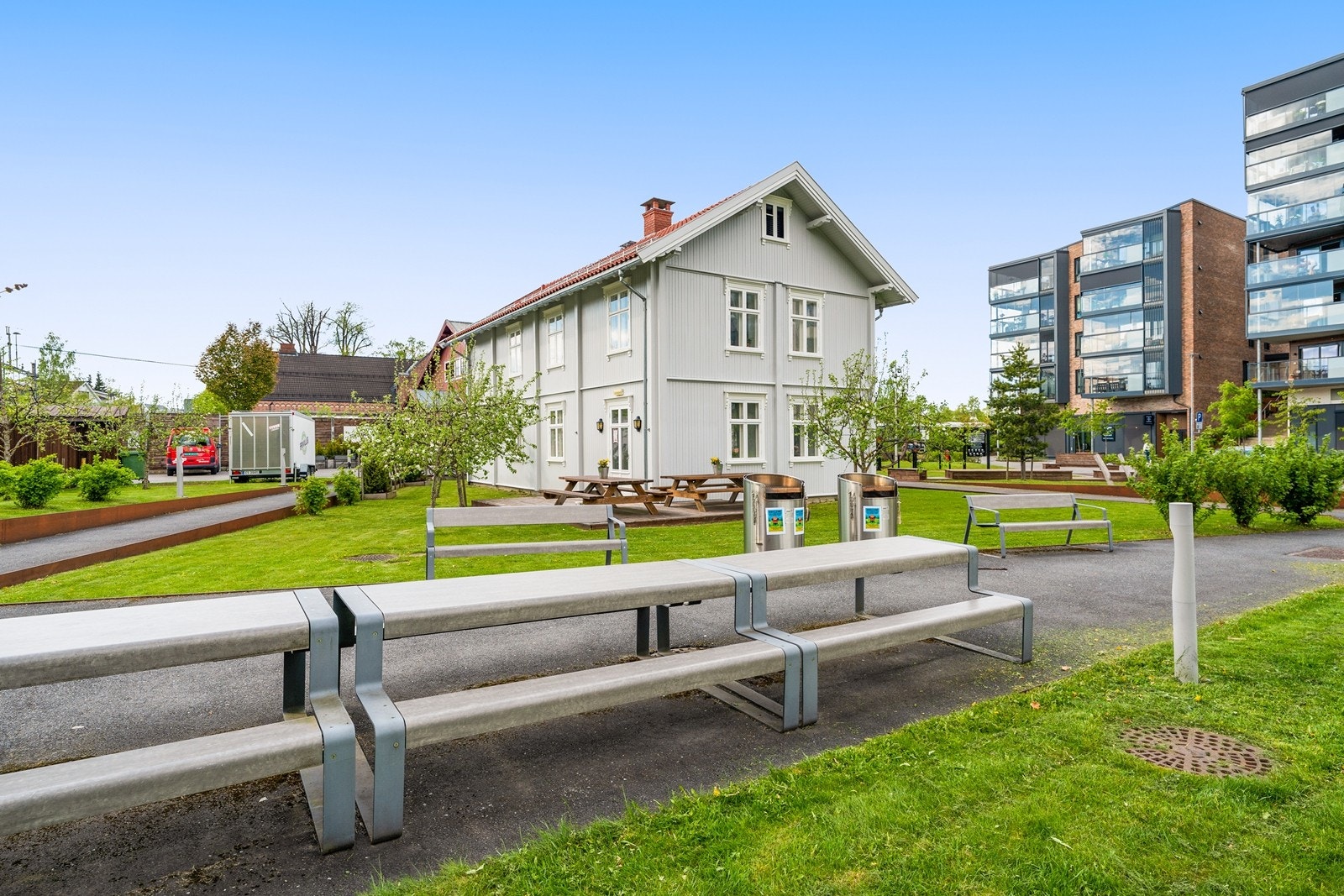 Leiligheten ligger i attraktive Saga Park, et moderne boligområde med fine grøntarealer. Galleribilde