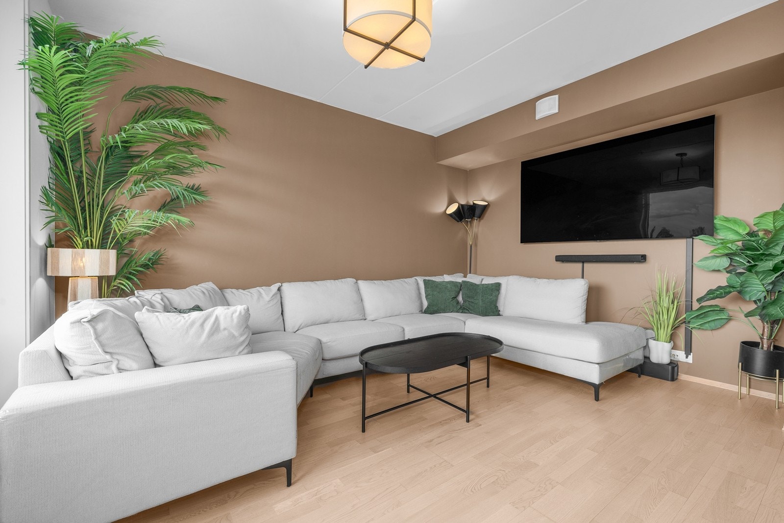 Boligen er utstyrt med balansert ventilasjon med varmegjenvinning, som sikrer et sunt og stabilt inneklima. Galleribilde