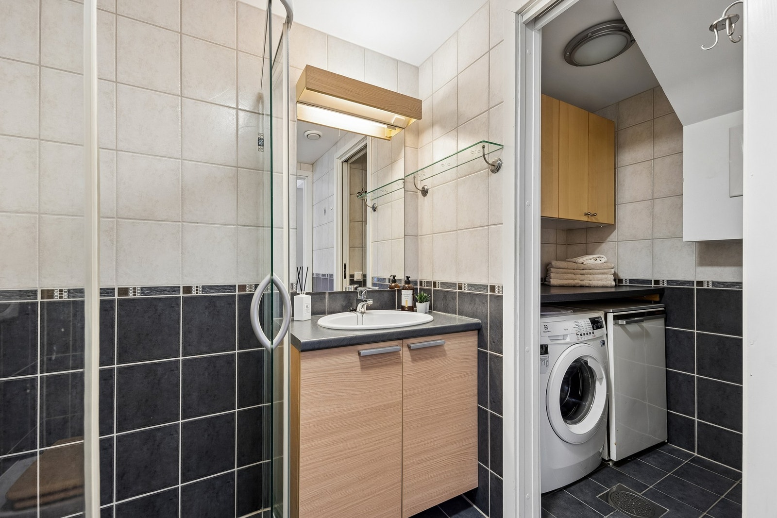 Badet har en praktisk vaskesone. Galleribilde