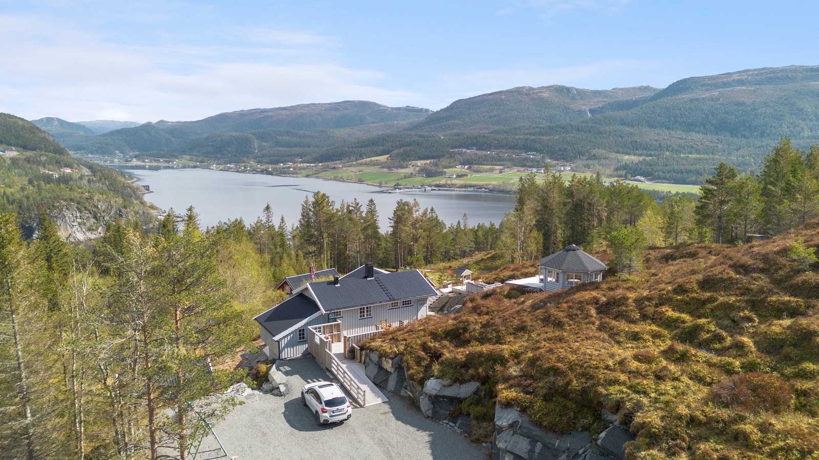 Eiendomsmegler1 v/Amandus Sagøy Rindsem har gleden av å presentere Pevikveien 144! Galleribilde