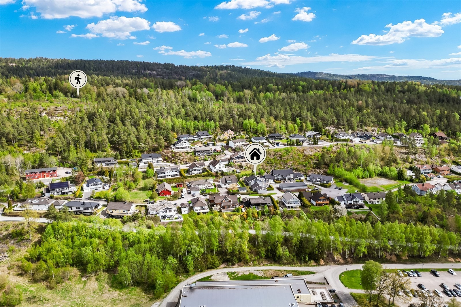 Eiendommen har umiddelbar nærhet til skog og mark med gode turmuligheter. Galleribilde