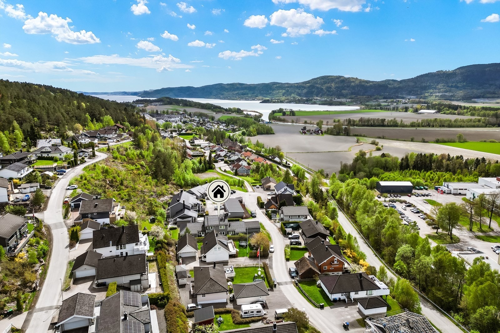 Beliggenhet i et barnevennlig og trygt nabolag med lite gjennomgangstrafikk. Galleribilde