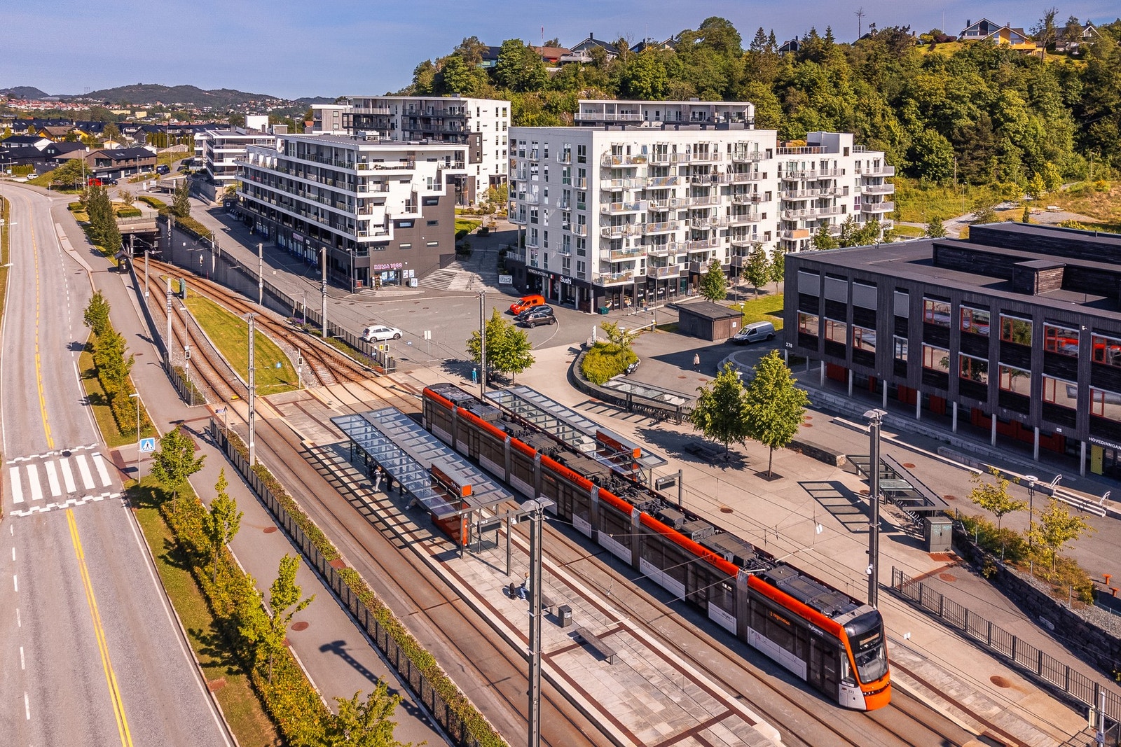 - Kollektivtilbudet tilknyttet leiligheten er svært bra, med nærmeste bybanestopp i underkant av 100 meter fra ytterdøren - Galleribilde